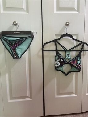 Mint Floral Cutout Bikini Set with Contrast Trim - Women's Swimwear